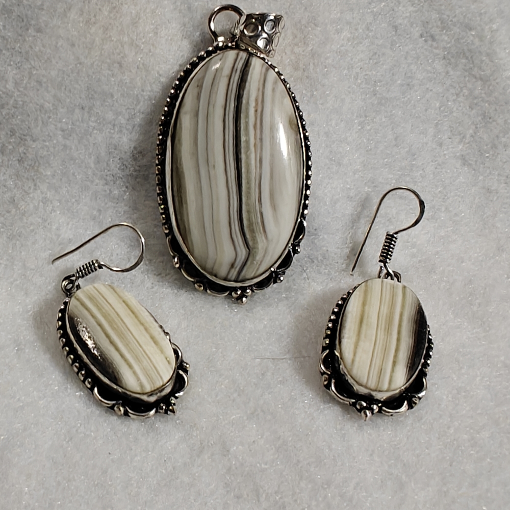Elegant Zebra Jasper Pendant And Earrings